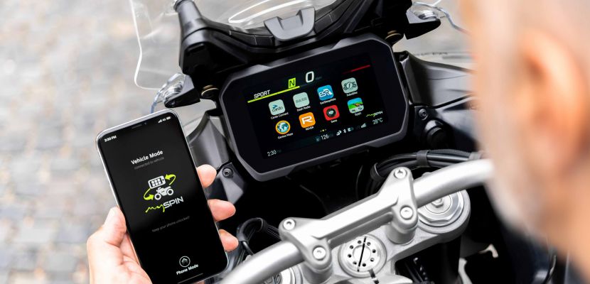 Bosch: Dünyanın motosikletlere yönelik, ilk tam entegre bölünmüş ekranı yollarda